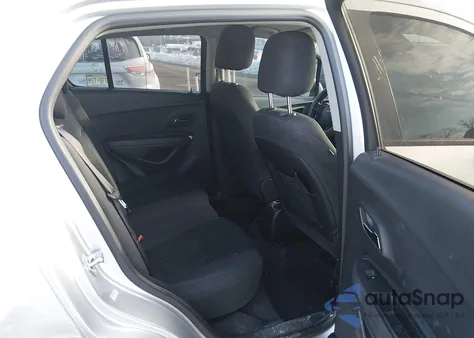 2015 Chevrolet Trax 1Ls z USA, uszkodzony, nr VIN KL7CJKSB8FB112592